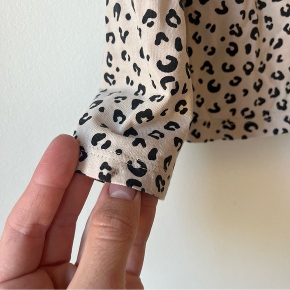 🌼 5/$25 H&M Girls Leopard Print Long Sleeve Top Size 6-8Y Neutral Animal Print - Picture 8 of 10